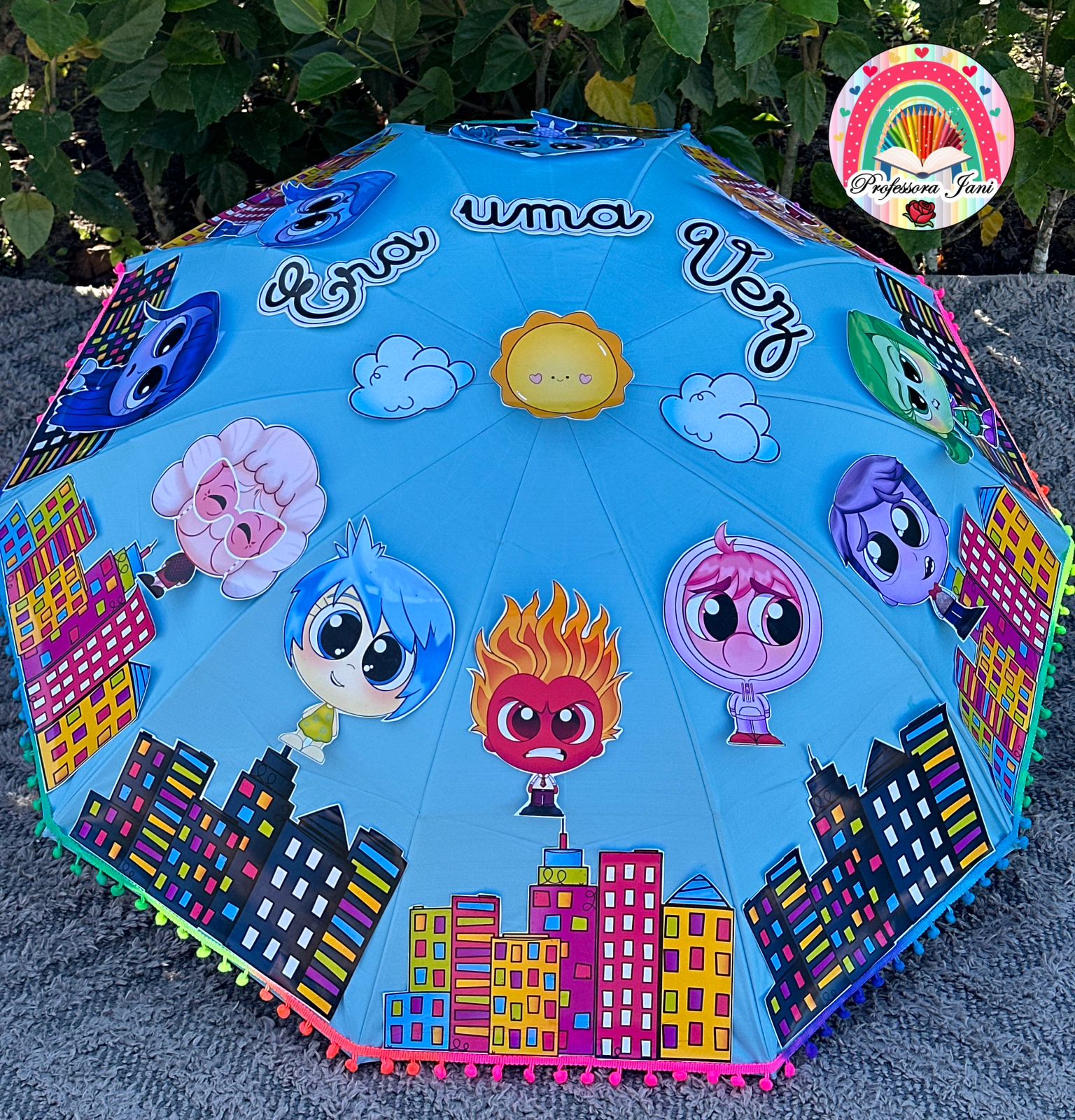 HISTÓRIA NA SOMBRINHA DIVERTIDAMENTE VOLTA ÀS AULAS